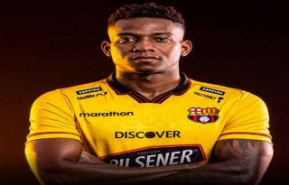 Tomás Rodríguez con la camiseta del equipo ecuatoriano. Foto barcelonasc.com.ec