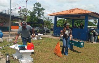 Al finalizar el operativo se recolectaron varias toneladas de chatarra, llantas, recipientes de pintura y otros objetos que acumulaban agua y representaban focos ideales para la reproducción del Aedes aegypti. Foto. Melquíades Vásquez
