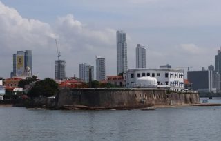 Muralla Colonial de la Punta Chiriquí, en el Casco Antiguo de Ciudad de Panamá (Panamá). Foto: EFE / Carlos Lemos
