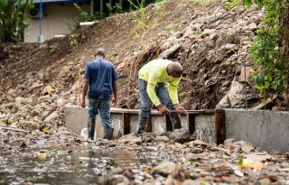 El MOP ejecutó trabajos de zampeado en puntos estratégicos del cauce.