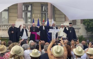 Tomaron la palabra los presidentes de las cuatro asociaciones de víctimas. Foto: EFE
