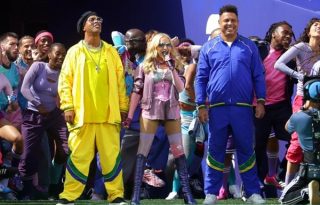 Ronaldinho, Madona y Ronaldo en la final del Mundial. Foto: EFE
