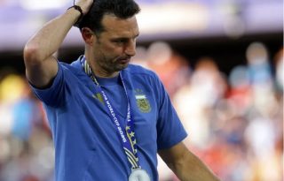 El seleccionador de Argentina, Lionel Scaloni, reacciona tras perder la final de la Copa Mundial de la FIFA 2026 contra España, en Nueva Jersey (Estados Unidos). Foto: EFE/EPA/Christopher Neundorf