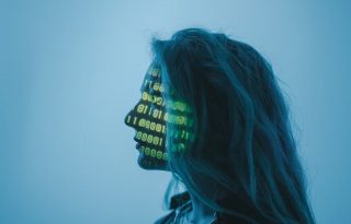 La inteligencia artificial se debate entre ser la herramienta que impulsa la innovación y el temor de convertirse en un enemigo del futuro.