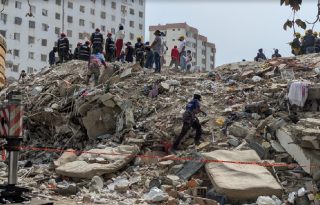 La destrucción todavía domina el panorama de La Guaira, después de un mes de los terremotos. Foto: Cortesía MSF