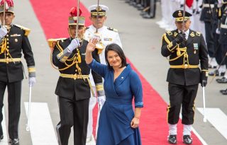 Es la primera mujer en ser elegida jefa del Estado de Perú. Foto: EFE