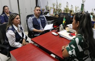 Se acordó desarrollar jornadas de capacitación dirigidas a estudiantes, docentes y padres de familia. Foto: Cortesía