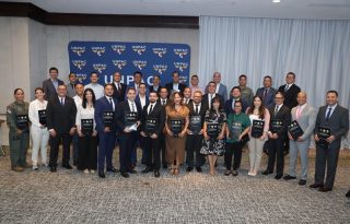 Promoción de pilotos que obtuvo su diplomado en docencia superior. Foto: Cortesía