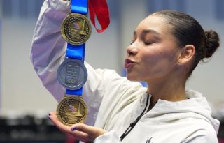 Alyiah Lide De León muestra sus medallas ganadas en los JCC. Foto: COP