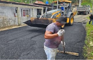 Los moradores de Portobelo ponderaron las obras ejecutadas e hicieron un llamado a la población a cuidar la nueva rodadura vial. Foto Cortesía