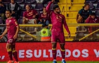 El panameño Newton Williams festeja su gol con Saprissa. Foto: Instagram