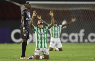 Jugadores del Alianza FC, festejan el triunfo sobre UMECIT. Foto: EFE
