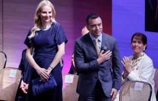 El presidente de Ecuador, Daniel Noboa (d), y la primera dama, Ángela Lavinia Valbonesi Acosta. Foto: EFE