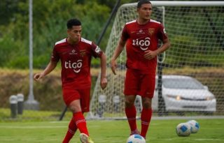 Jugadores del equipo Sub-17 durante los entrenamientos. Foto: FPF