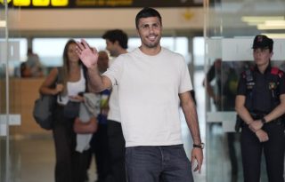 Rodrigo Hernández 'Rodri'  a su llegada a Barcelona. Foto:EFE
