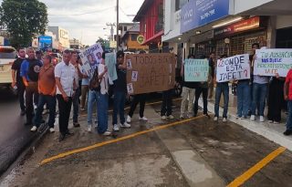 Familiares y amigos del estudiante universitario Jafet González, exigen justicia y que las autoridades establezcan que ocurrió. Foto. Melquíades Vásquez