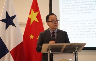 El embajador de China en Panamá, Zhang Xiangyan, en su primer encuentro con el  Centro de Estudios Estratégicos Asiáticos de Panamá. Foto: Cortesía