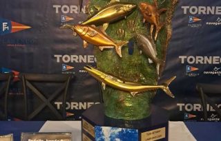 Trofeo del Torneo Flamenco Marina Navegante TV. Foto: Jaime Chávez