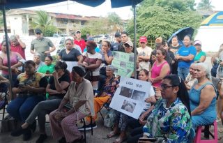 Los afectados expresaron su disconformidad con las entidades bancarias, las cuales persisten en realizar los cobros de las hipotecas sin considerar el mal estado ni las condiciones de habitabilidad de los inmuebles. Foto. Eric Montenegro