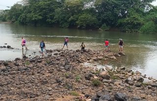 Los equipos han peinado múltiples áreas de difícil acceso y diversos tramos de ríos de la región para dar con la ubicación del joven. Foto. Melquíades Vásquez