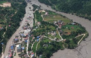 Vistas aéreas tras el impacto de la riada en la región de Rasuwa (Nepal). Foto: EFE