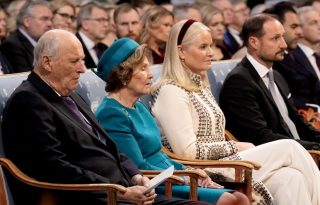La nueva vida de Mette-Marit de Noruega (vestido blanco) comenzará la otra semana. Foto: EFE