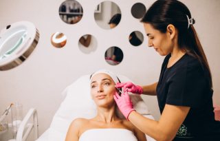 Se busca elevar la práctica de la medicina estética. Foto: Ilustrativa / Magnific
