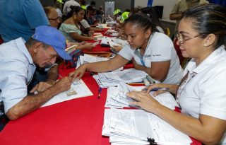Mides entrega más de 3,800 tarjetas clave social a nuevos beneficiarios de los programas sociales. Foto: Cortesía