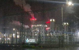El incidente ocurrió de manera simultánea mientras se registraba una interrupción del servicio eléctrico en el área.