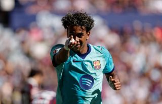 Yamal festeja uno de sus goles ante  Levante. Foto: EFE