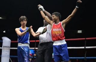  El panameño Set Rodríguez (der.) venció el mexicano Ángel Ortiz. Foto Pandeportes