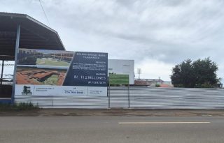 El Manuel María Tejada Roca es uno de los centros educativos de referencia en la provincia, cuya construcción ha estado en el ojo de la tormenta. Foto. Thays Domínguez