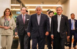 Presidente panameño llega a Singapur. Foto: Presidencia