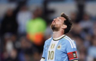 Lionel Messi, capitán de Argentina, se retiró. Foto: EFE