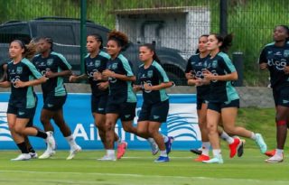 Jugadores de la selección femenina en los entrenamientos.Foto: FPF