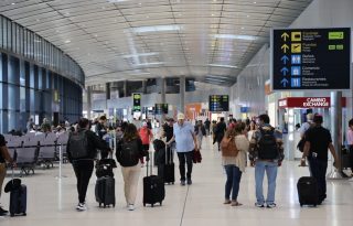 El aeropuerto mantiene un protocolo especial tras el sismo.