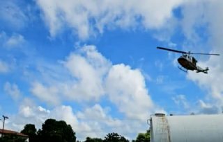 La primera ayuda humanitaria llegó en dos helicópteros. 