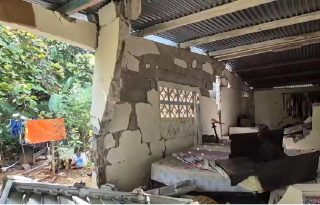 Según los residentes, más de 60 viviendas han resultado afectadas en La Pitaloza, algunas con daños severos y otras completamente derrumbadas. Foto. Thays Domínguez