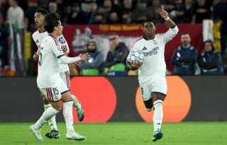 El jugador del Real Madrid Endrick (der.) celebra su gol. Foto: EFE