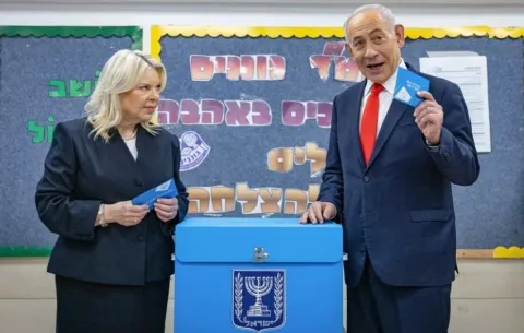 Netanyahu deposita su voto en Jerusalén y anima a los israelíes a acudir a las urnas