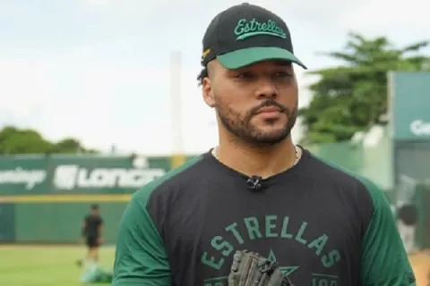 Leonardo Bernal pega cuadrangular para las Estrellas Orientales