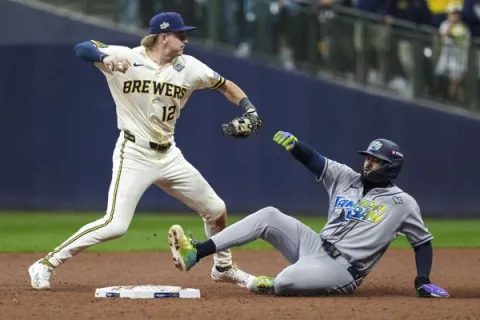 Los Cerveceros vienen de atrás, remontan y abren ventaja de 2-0 sobre Rays