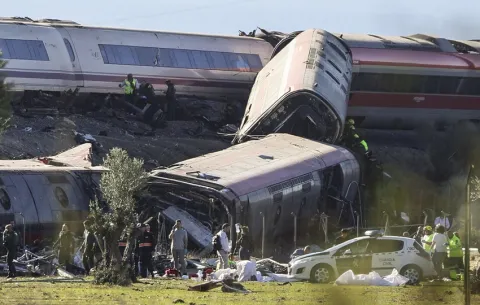 Panameño sobrevive a trágico choque de trenes en España y relata momentos de angustia