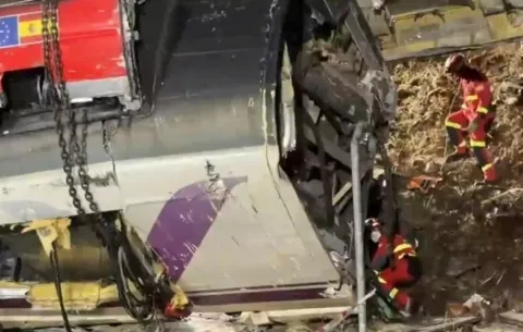 Suben a 69 los muertos en accidente y Sánchez promete aclarar 'hasta el último detalle'