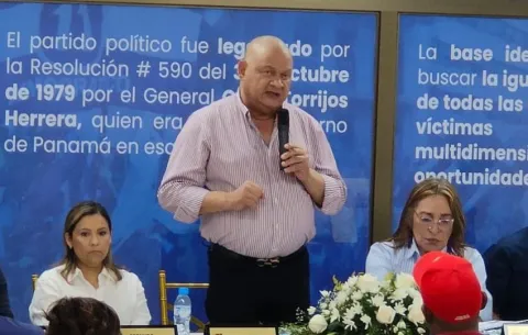 Benicio Robinson justifica sus 116 funcionarios en la Asamblea