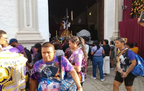 Llegan los feligreses a rendirle culto al Naza en Portobelo