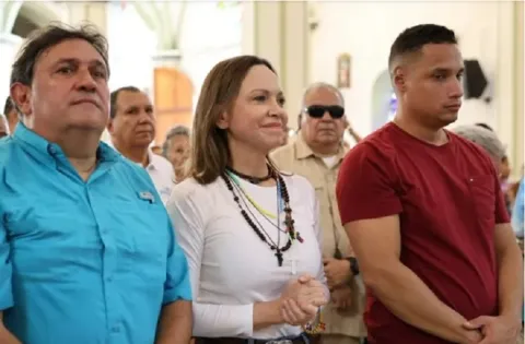 Corina Machado regresa a su país y hace su aparición en Barquisimeto
