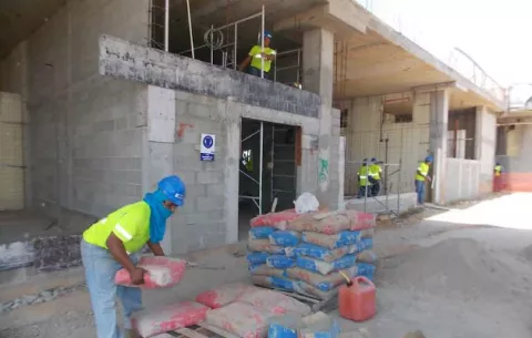 Prometen entregar primera fase del hospital Anita Moreno en diciembre