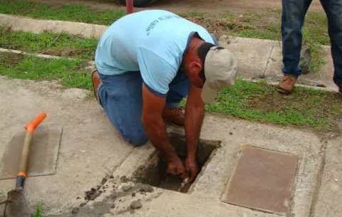 Realizan más de 100 cortes de agua a clientes morosos en Santiago