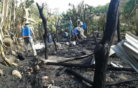 Piden ayuda para familia que perdió todo en un fuego